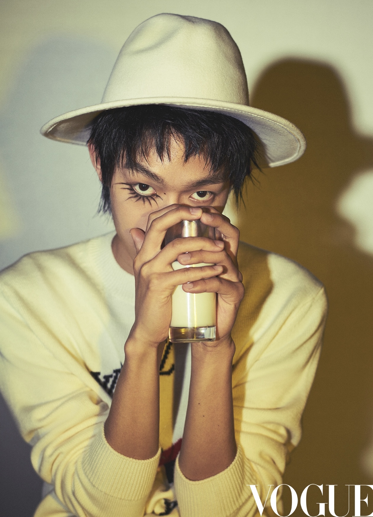 王锵vogue大片 演绎叛逆少年眼神超杀__凤凰网