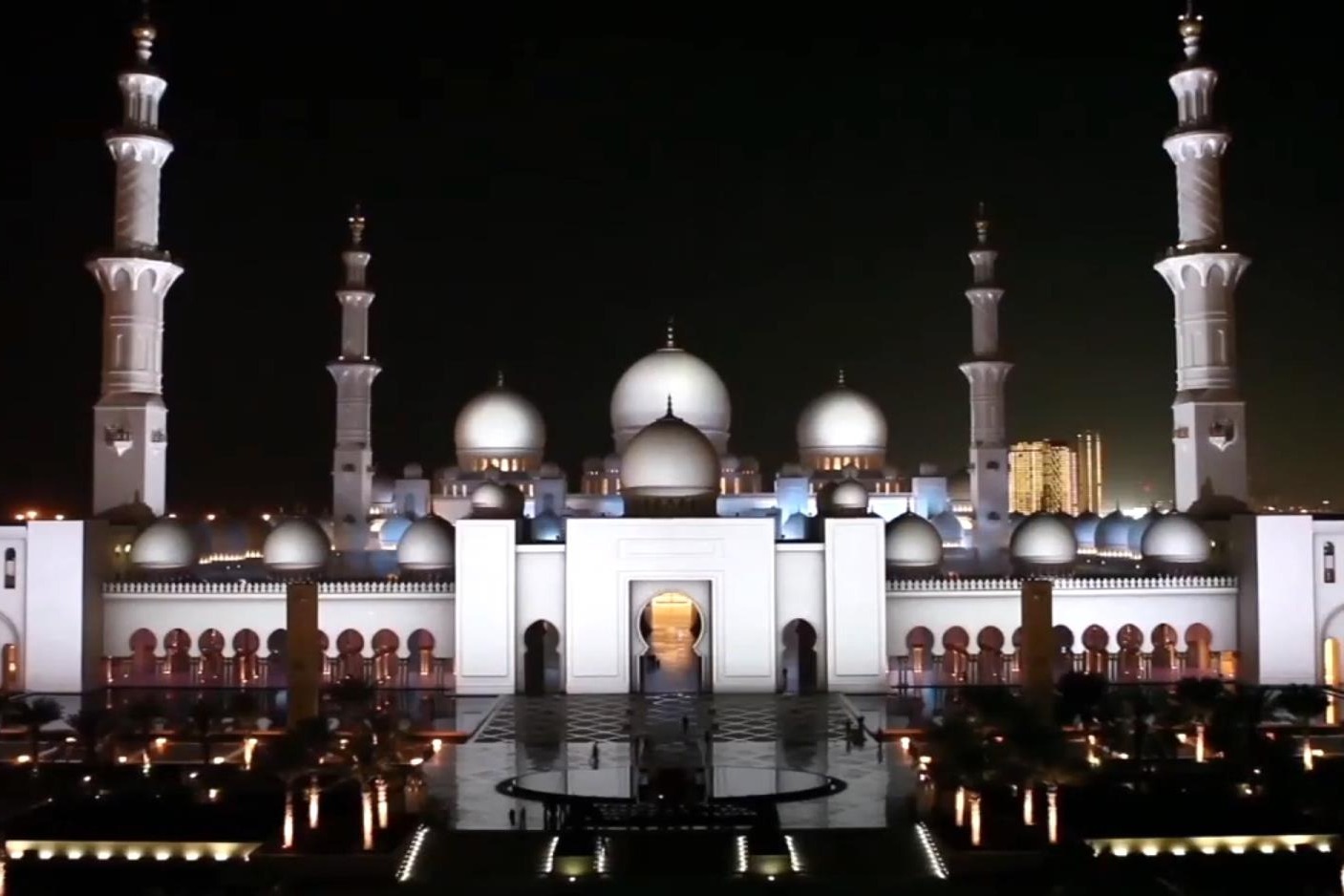 阿布扎比大清真寺神圣3D灯光秀，一次宗教文化与科技的完美碰撞