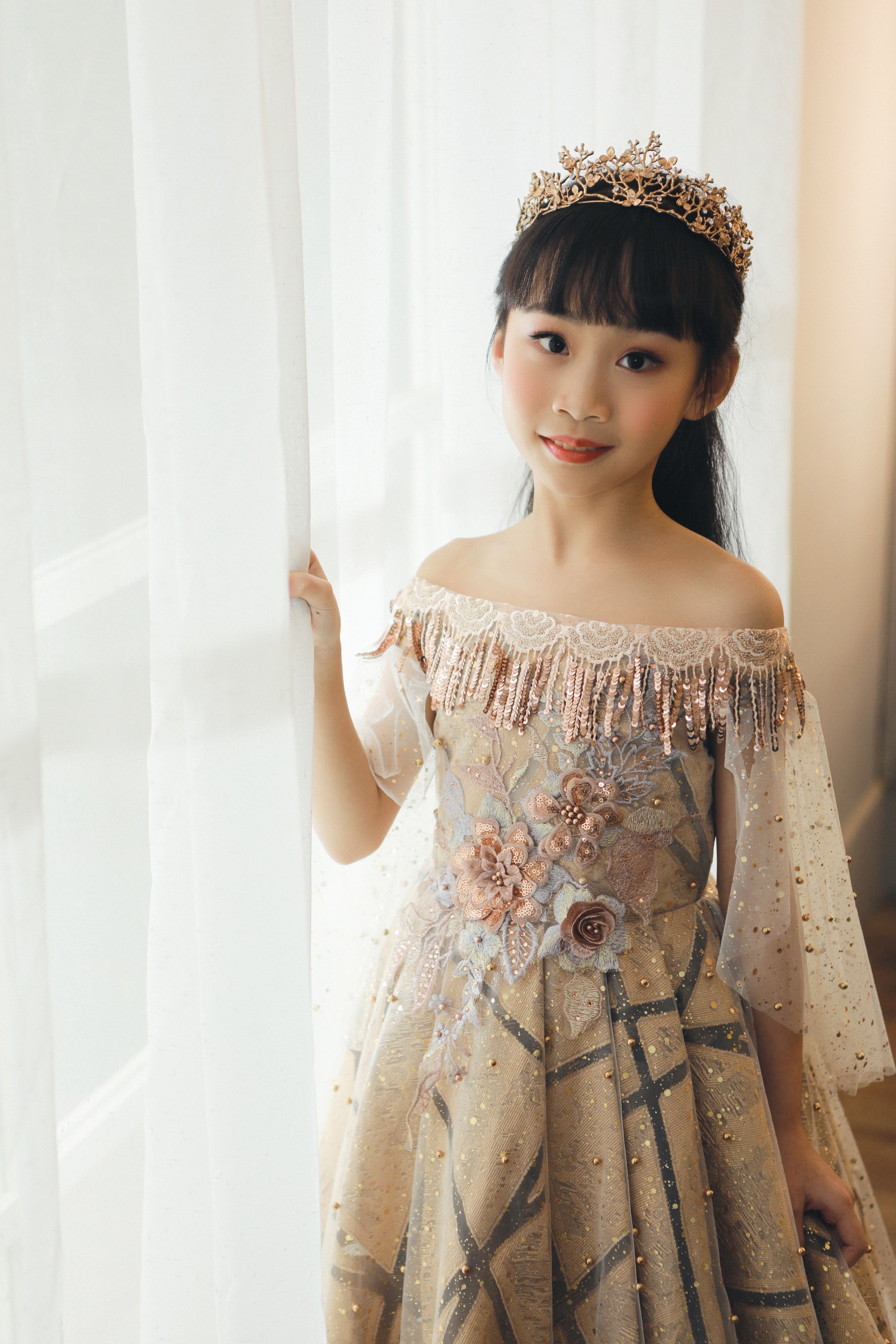 童星歌手陈彦霏演唱的《唱起山歌三姐回》太美了!