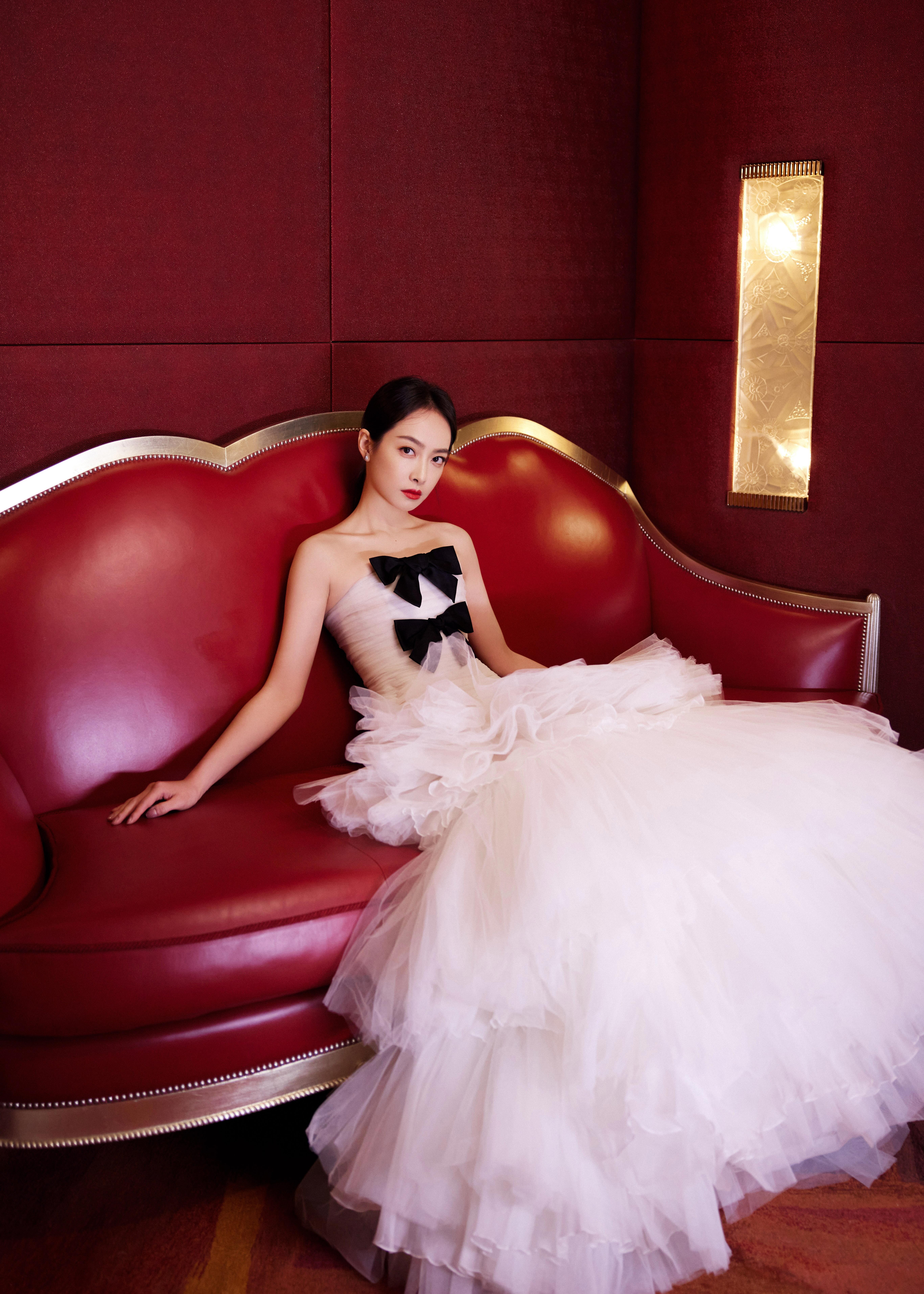 宋茜蝶舞恋花裙亮相时尚盛典 柔美浪漫获誉魅力icon