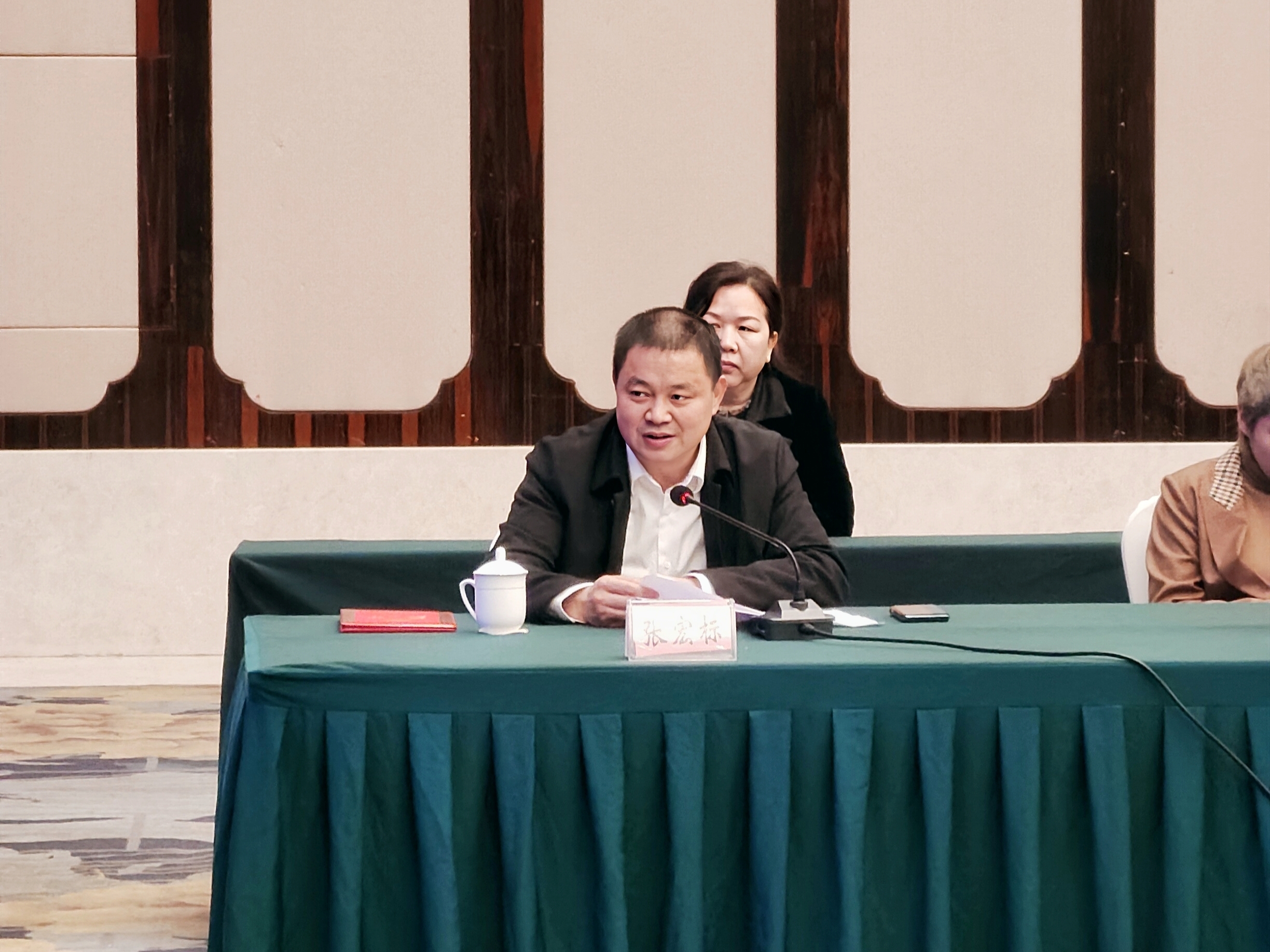 四川省华中建设集团董事长张宏标受聘为南充纳税服务体验师__凤凰网