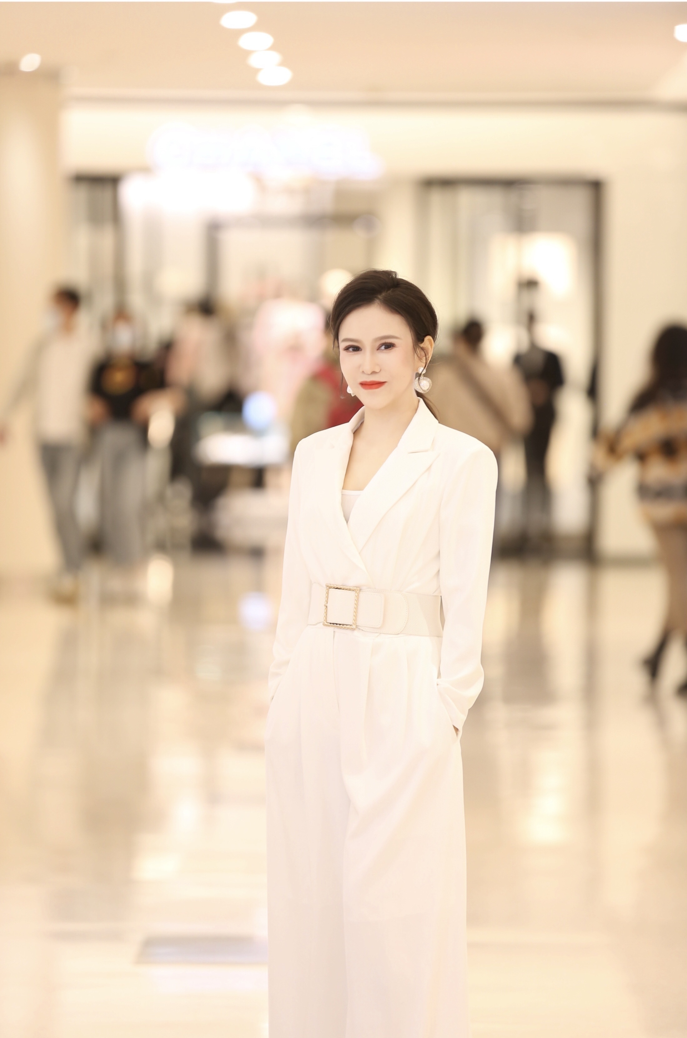 主持人刘美希的时尚大片