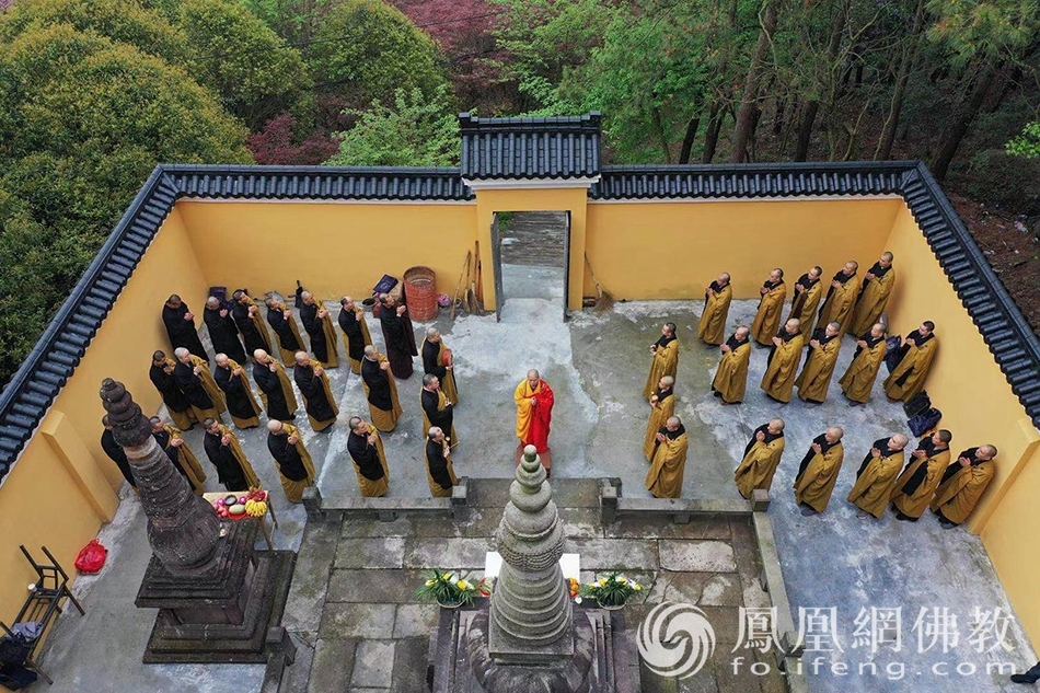 辛丑清明，雪窦山启建扫塔礼祖法会。（图片来源：凤凰网佛教 摄影：悠游）