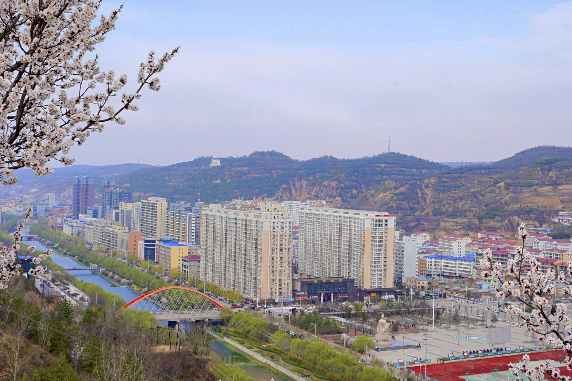 山西乡宁,五彩鄂邑城 百花竞相开__凤凰网