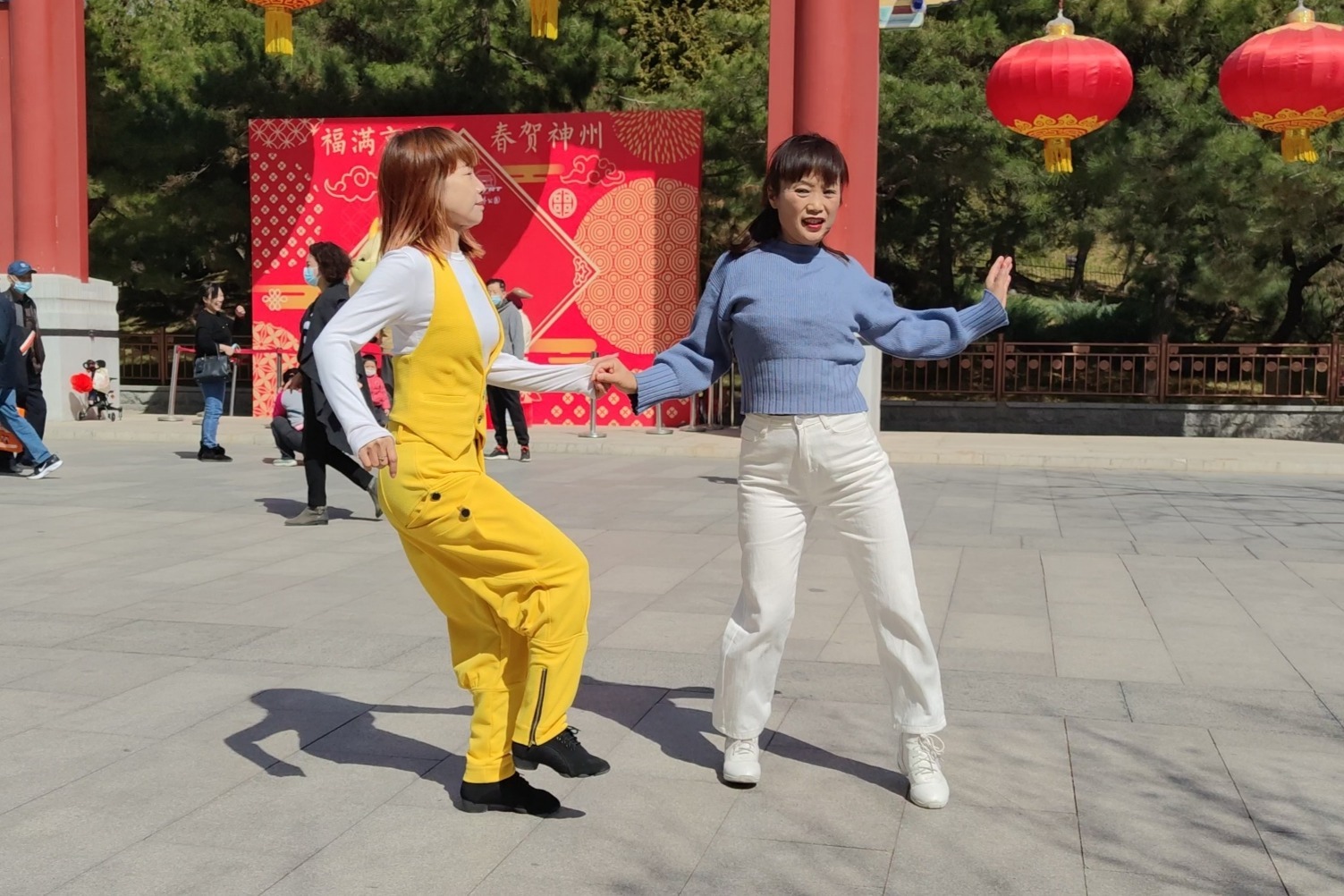 吉特巴《红尘情歌》经典歌曲，优美好听，舞蹈更好看