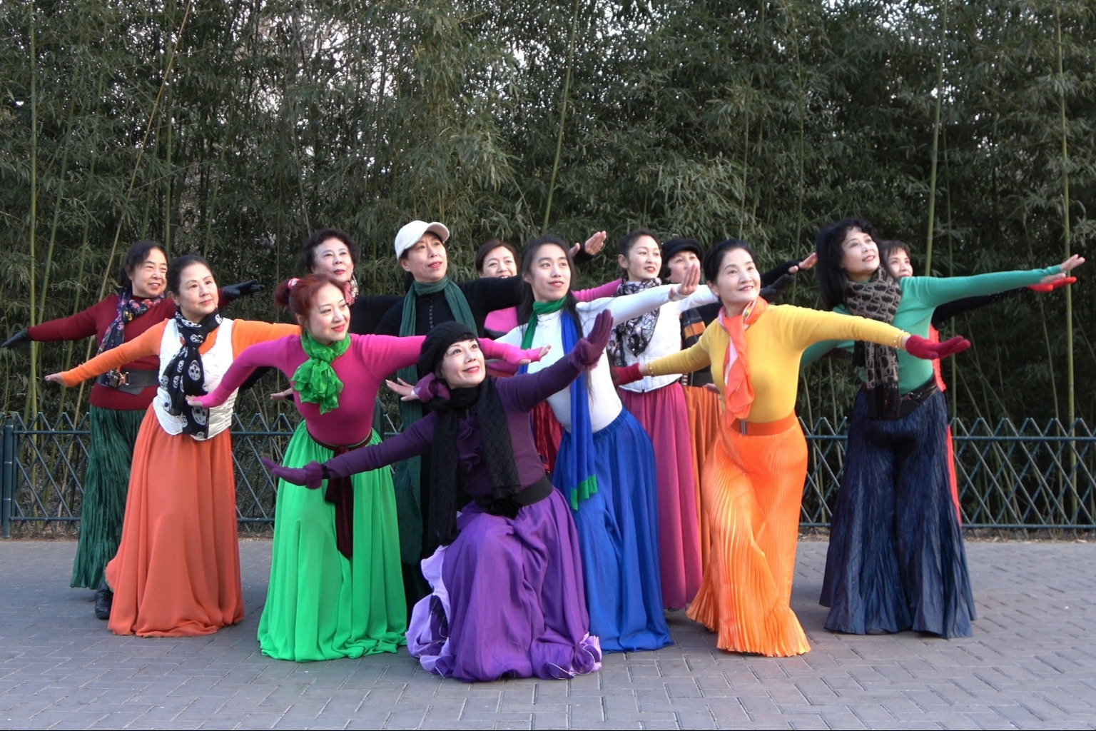 紫竹院广场舞《鸿雁》杜老师领舞，动作优美大方，歌好听