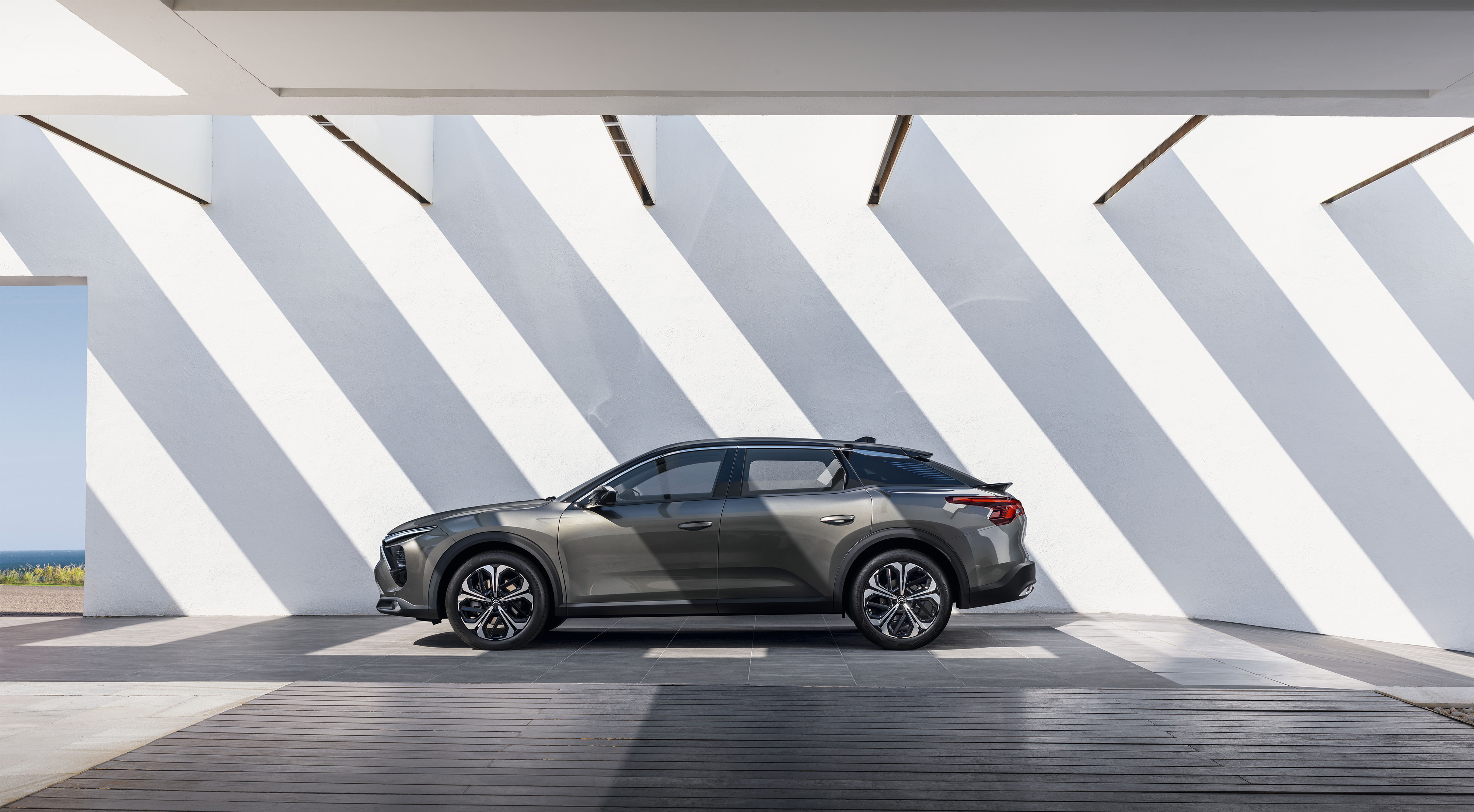 凡尔赛本赛东风雪铁龙中高级车全球首秀出圈