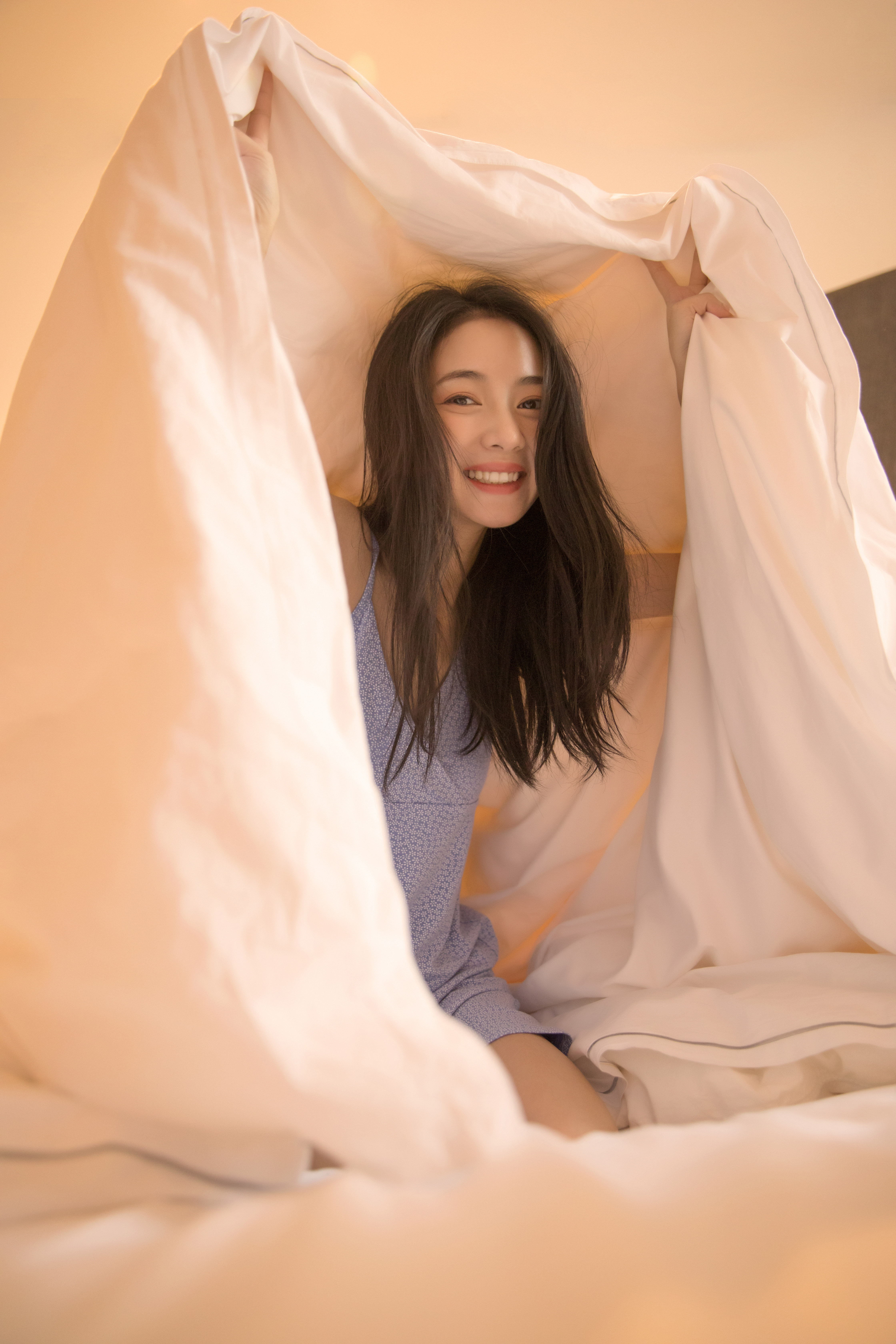 叶可儿卧室风写真曝光 治愈笑容尽显清新甜美__凤凰网