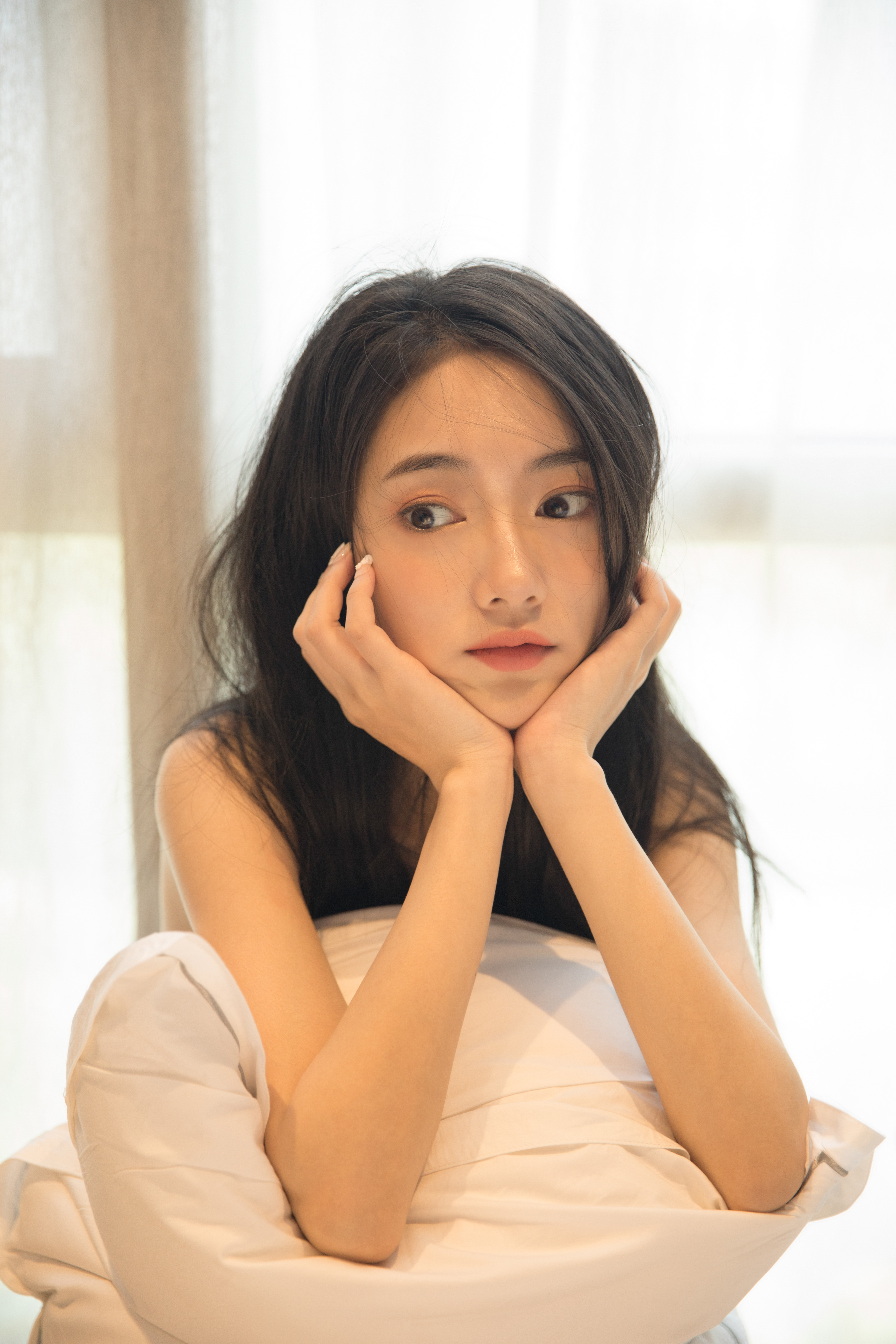 叶可儿卧室风写真曝光 治愈笑容尽显清新甜美__凤凰网