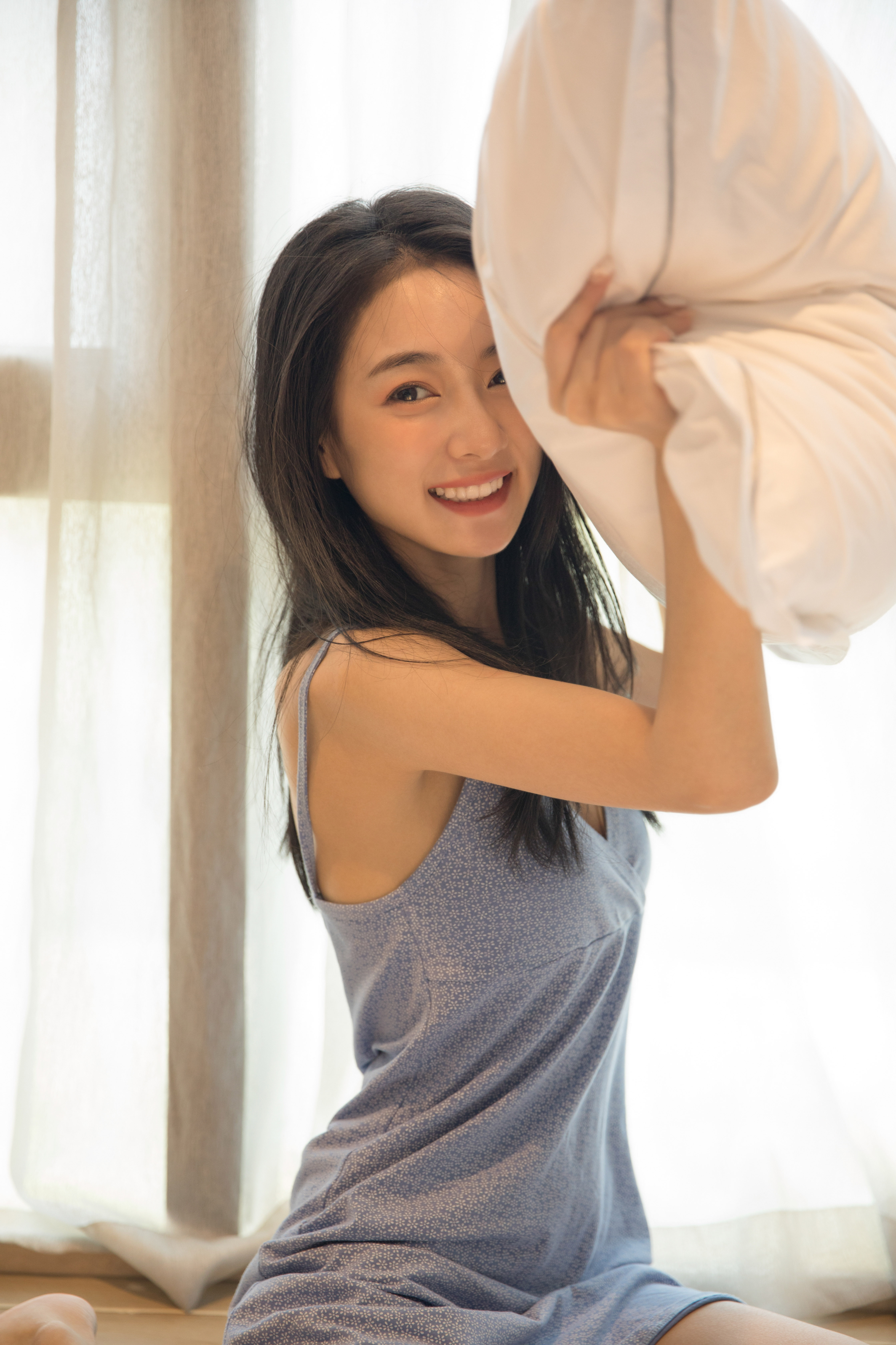 叶可儿卧室风写真曝光 治愈笑容尽显清新甜美__凤凰网