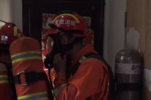 宿州孕妇煤气中毒被困家中 消防破门救出送医