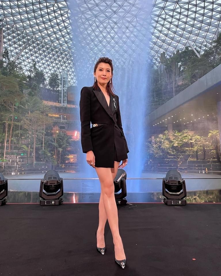 欧萱亮相新加坡红星大奖 开启逆天斜杠人生__凤凰网