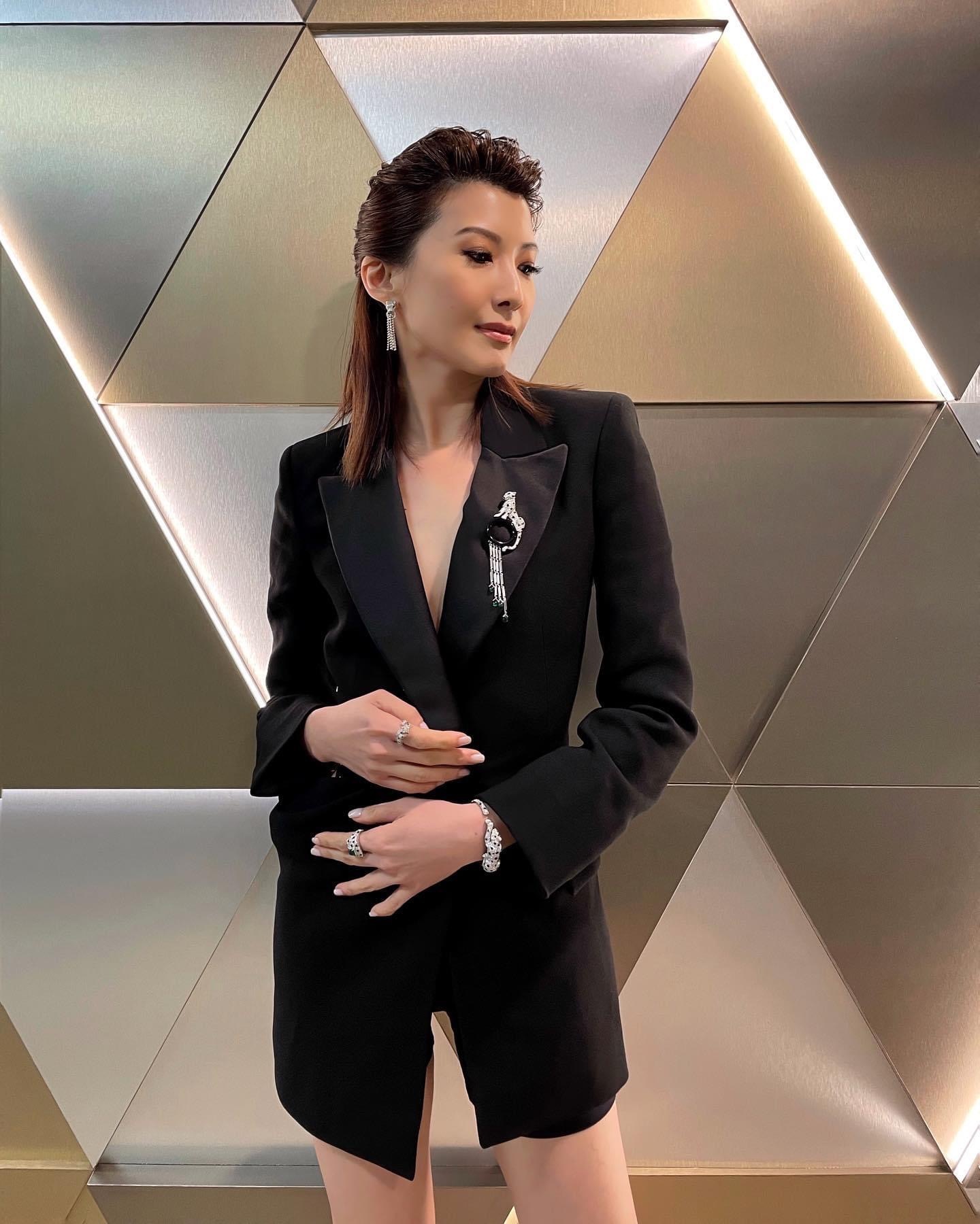 欧萱亮相新加坡红星大奖 开启逆天斜杠人生__凤凰网