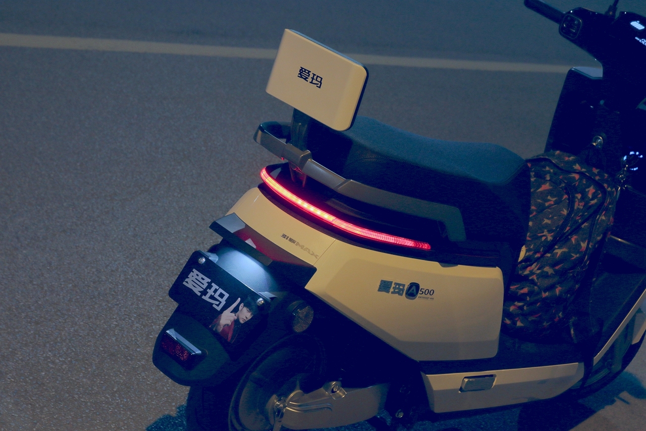 爱玛a500深度测评:高颜值外观只是开胃菜,百公里续航才是重头戏