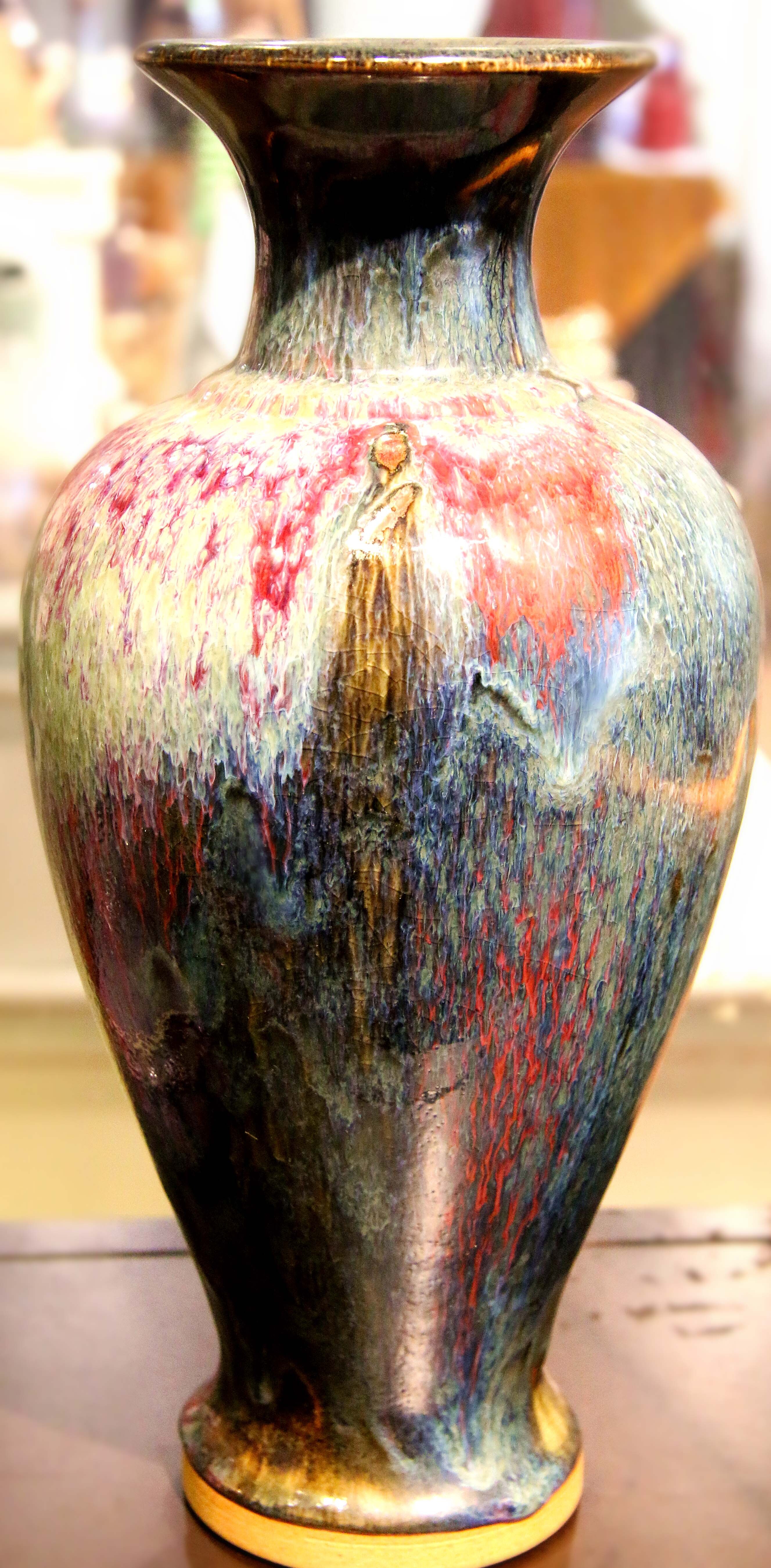 张华锋,河南省禹州市著名钧瓷工艺师.