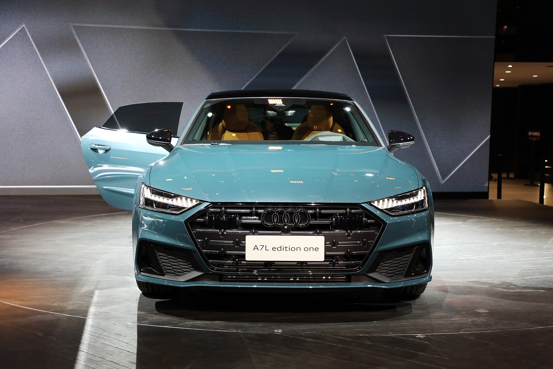 四款新车首发亮相上汽奥迪a7l咋样揭秘2021上海车展奥迪展台