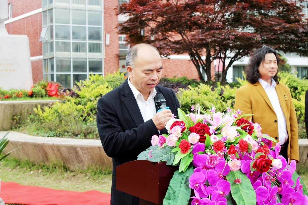 周宁一中校长张徐生代表周宁一中全体师生对莅临我校的各位领导嘉宾