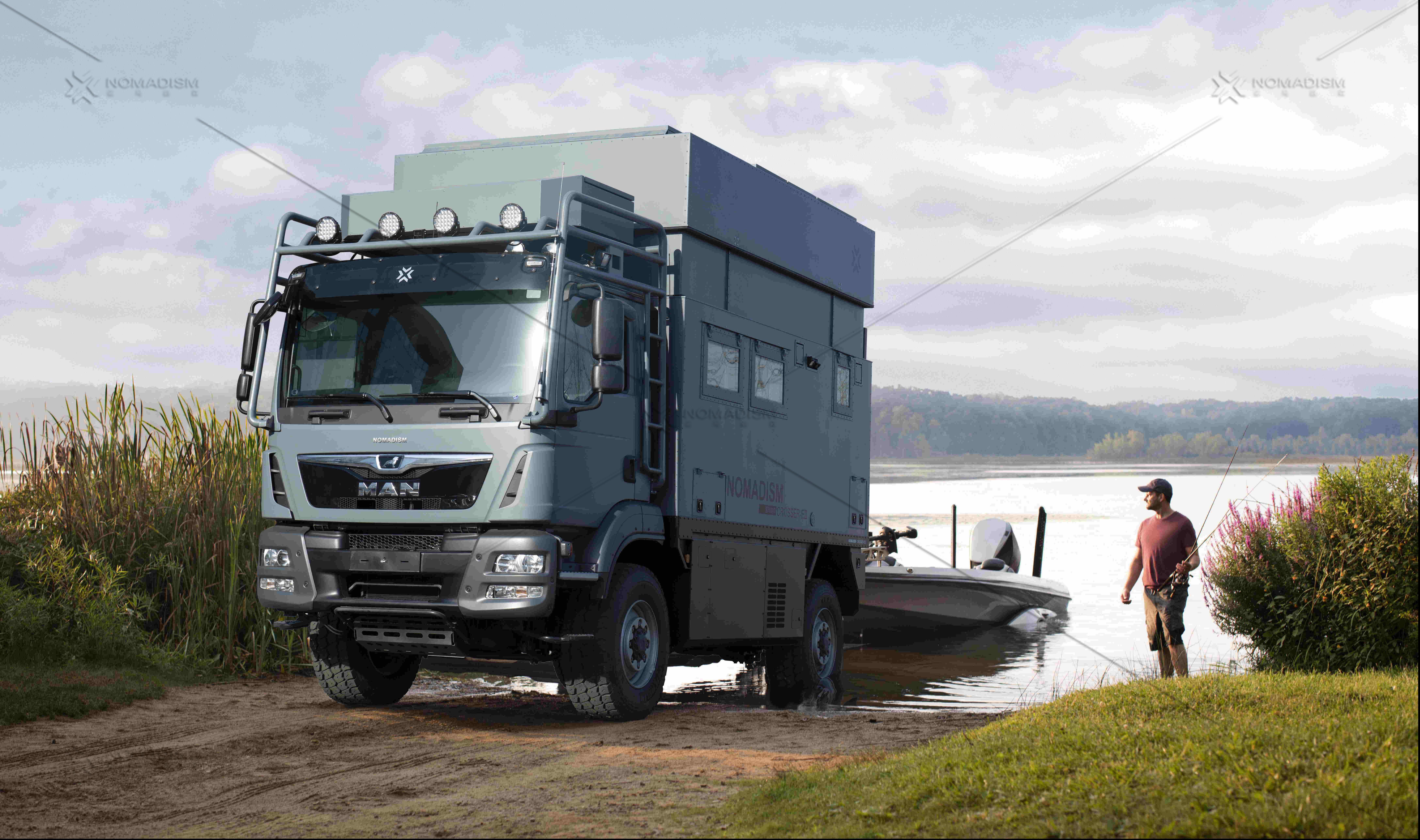 此车为二号参展选手--诺马迪森"穿越者eⅡ",身为一款可升顶c本就能开