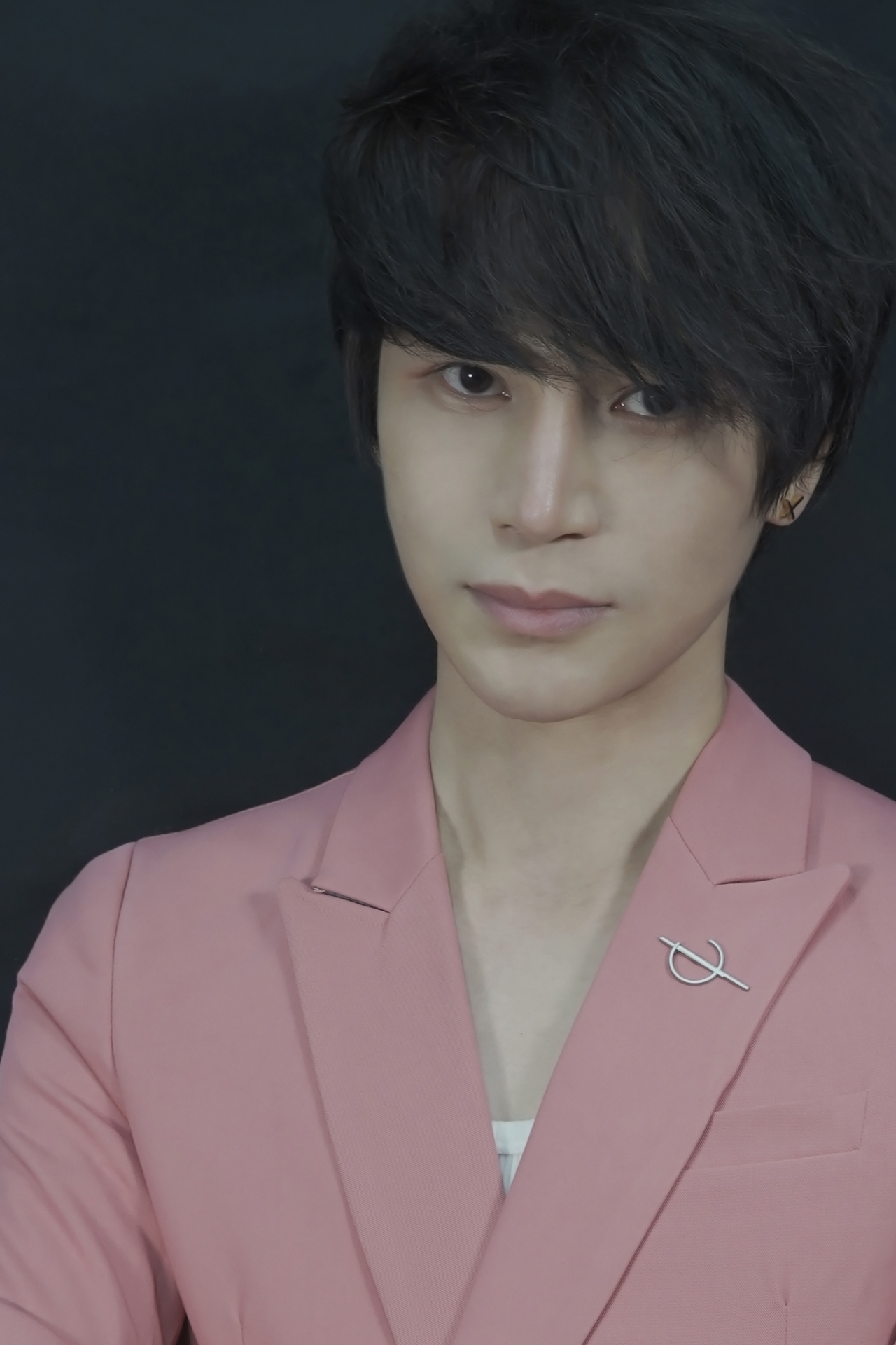 陈奕天粉红西装写真 爱豆感爆棚__凤凰网