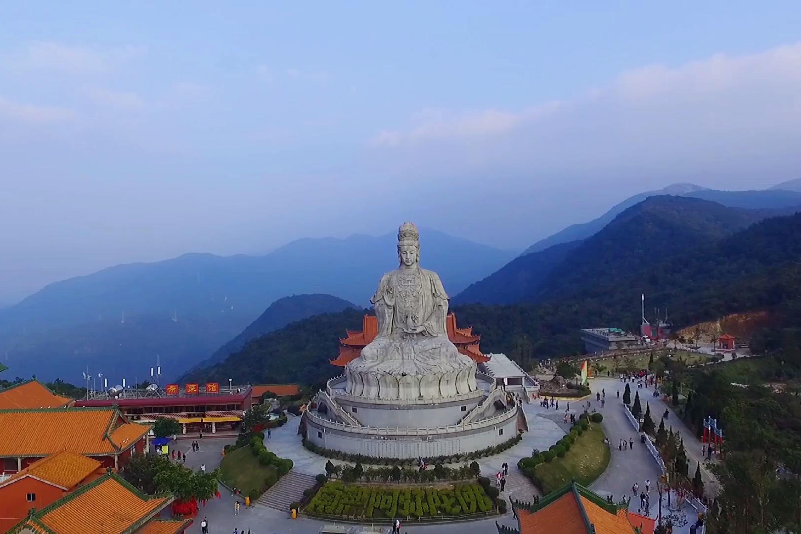 千里姻缘一线牵，东莞观音山灵到一人上山，两人下山