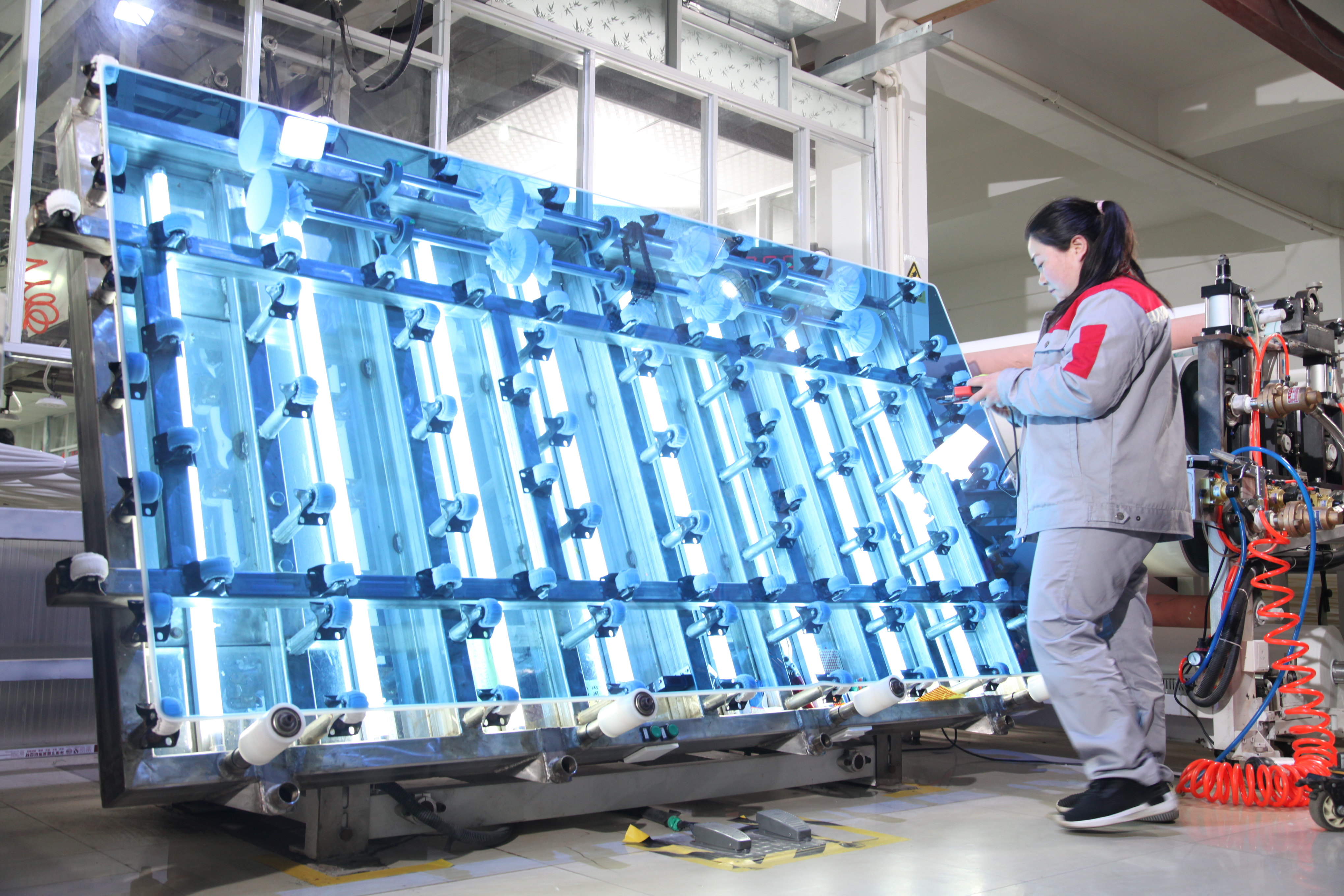 立足高端亚克力市场,拥有全新现代化自动生产线,专业的研发团队,领先