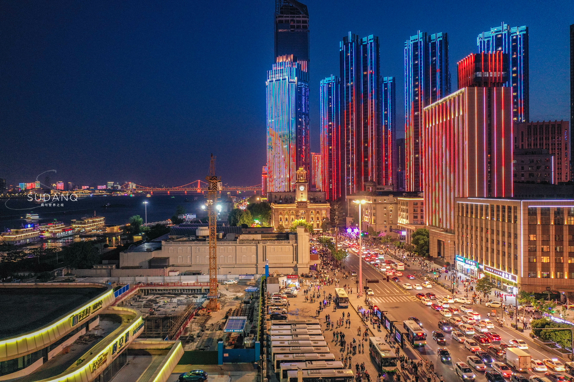 为什么武汉人说江汉路没落了?五一假期,"天下第一步行街"真挤