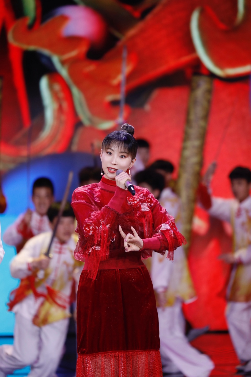 成毅张晓涵戚琦《后生可畏》 献礼青春当燃不让