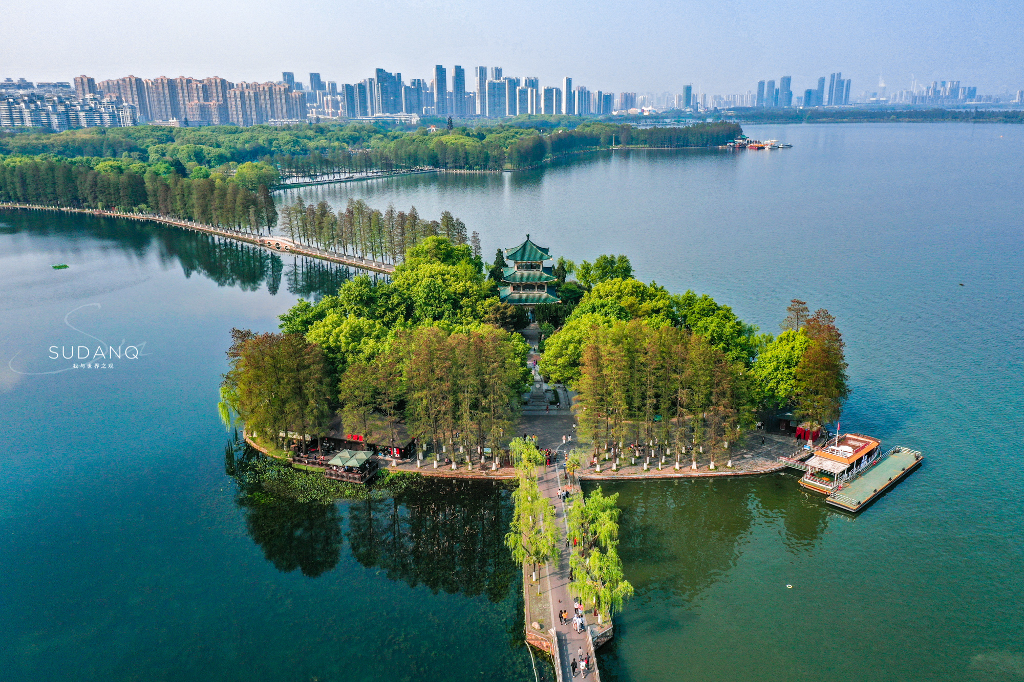 生态旅游风景区88平方公里,由听涛景区,渔光景区,白马景区,落雁景区