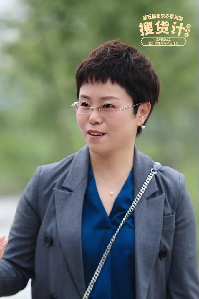 安徽广播电视台农村广播农资工作室负责人,主持人 张玲提议:"安徽的稻