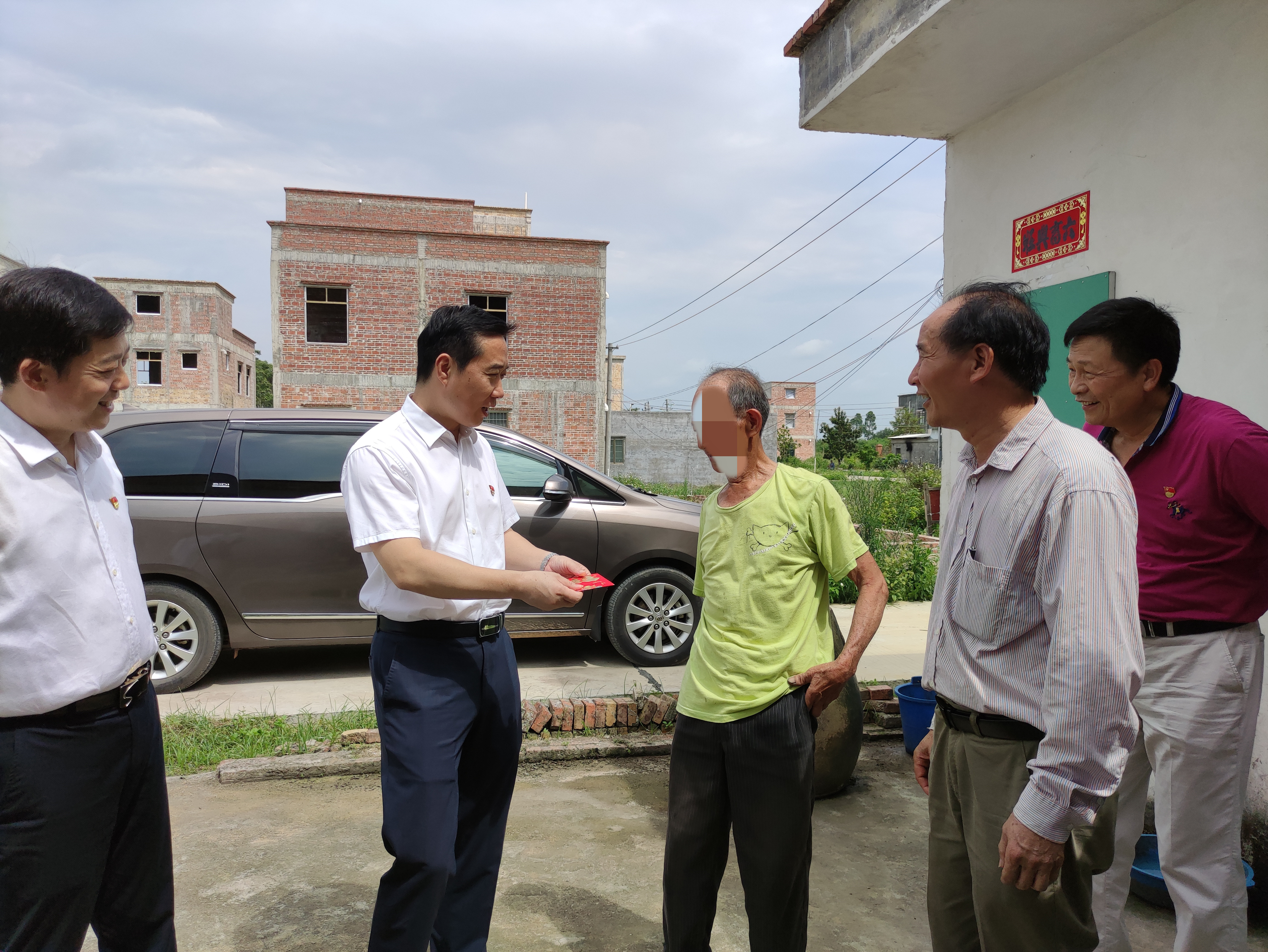 湛江市政府秘书长杨杰东到遂溪县界炮镇坦塘村开展调研__凤凰网