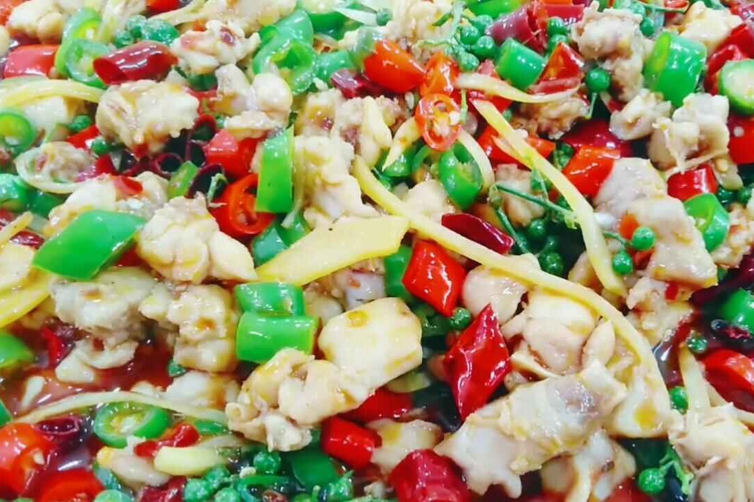 教你做家常鲜椒兔，味道麻辣鲜香，肉质细腻，口感滑嫩_凤凰网