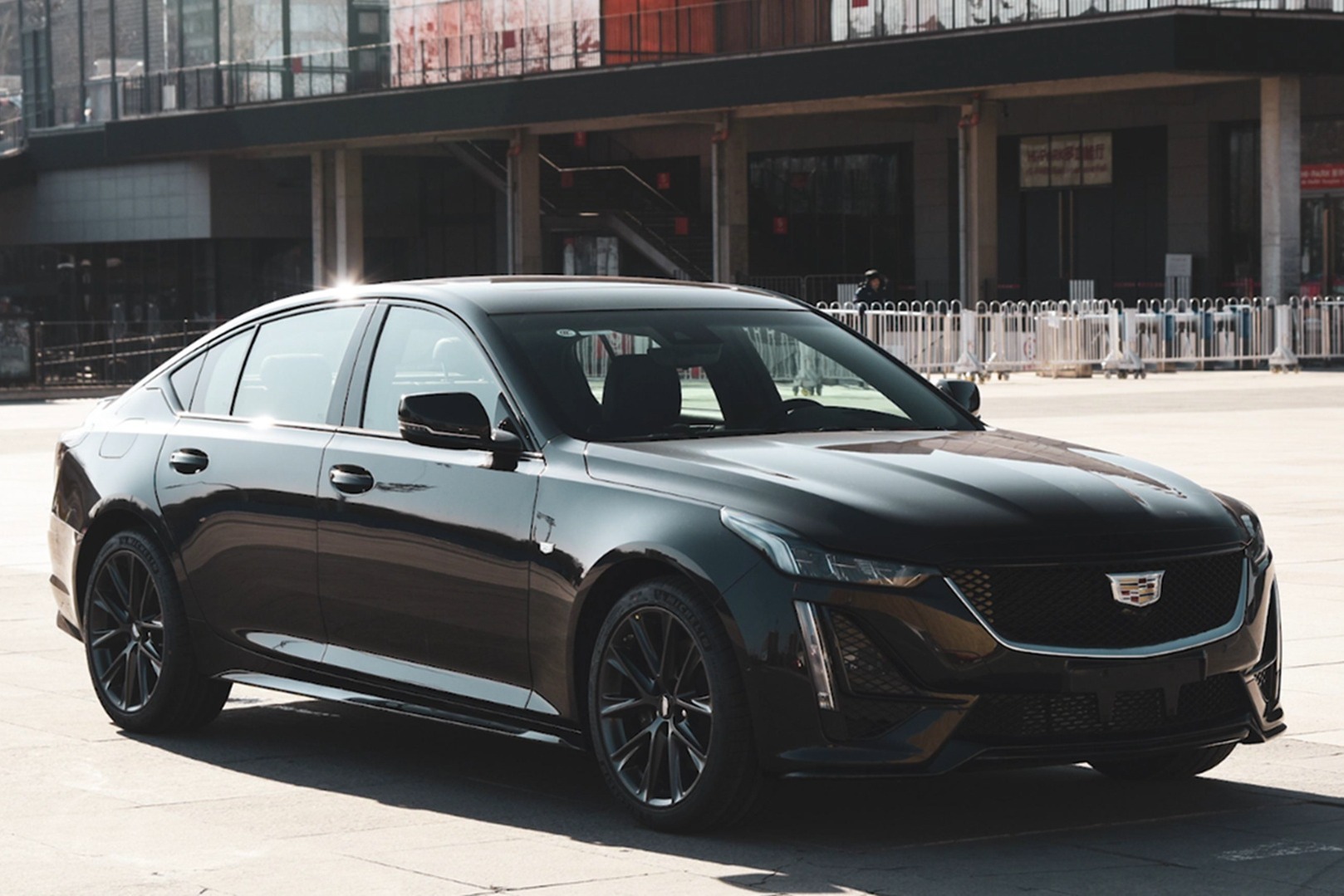 凯迪拉克CT5与宝马3系怎么选？哪款更运动？