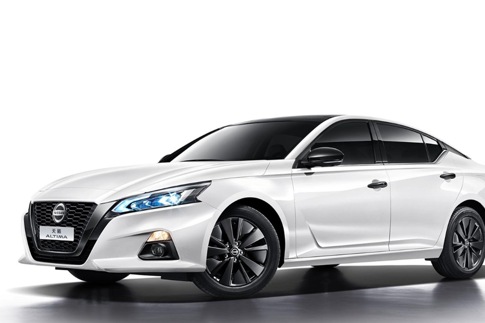 本田雅阁与日产天籁怎么选哪款更运动