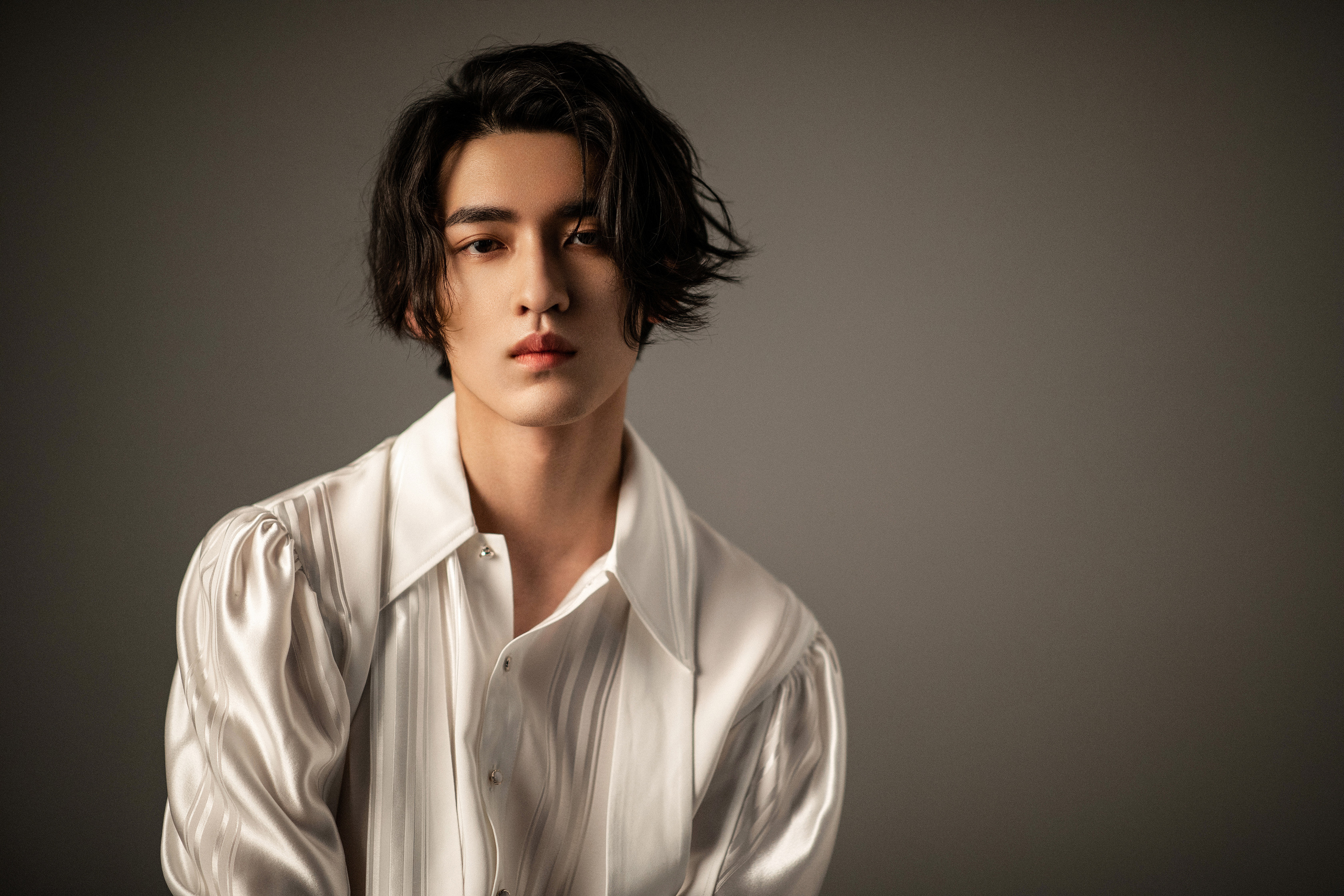 吴崇轩新写真眉目如画翩翩美少年直击少女心