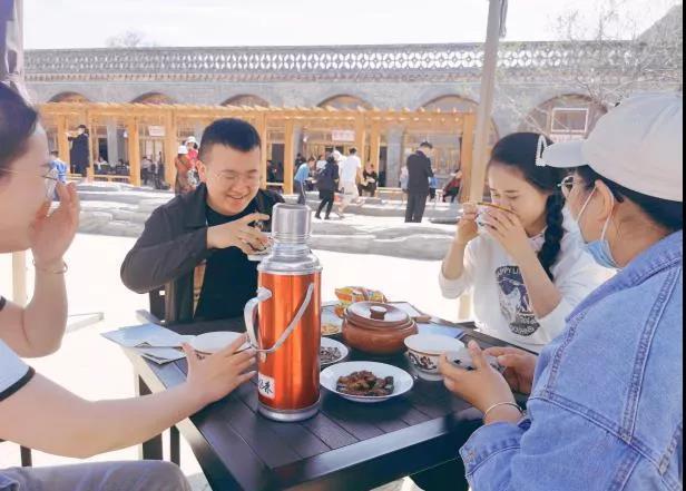 古鎮推薦美食: 夜娃釀皮——酥皮月餅——攤黃——高家堡酸湯掛麵