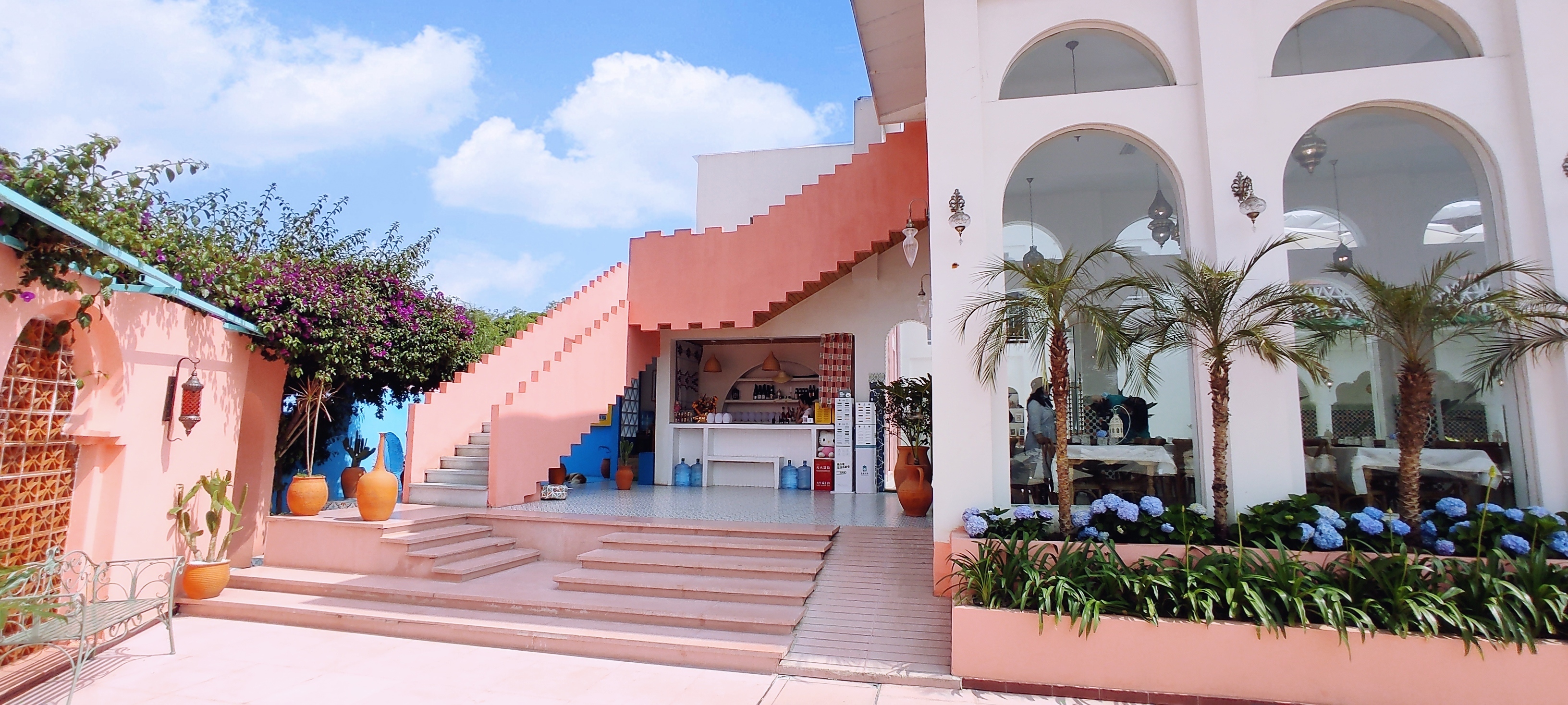 在成都三圣乡,藏着一个"彩色王国摩洛哥",被时尚生活博主们亲切地称为