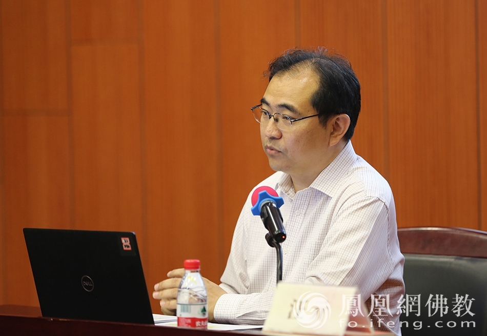 故宫博物院书画部副主任、研究馆员汪亓（图片来源：凤凰网佛教 摄影：徐上杰）