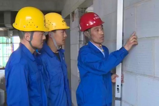 泥工“状元”高鹏：毫米必较 技能“后浪”匠心筑梦