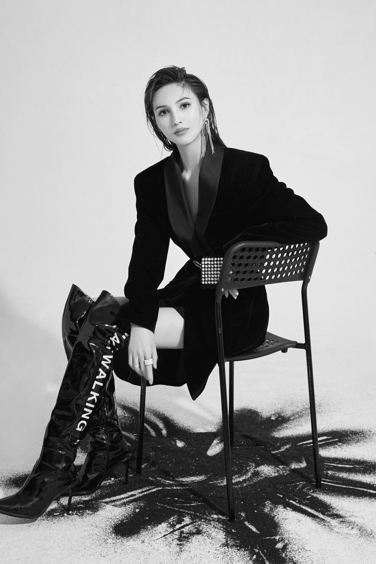 明莉加盟缉毒电影《猎毒之极速追击》 上演飒爽惊艳杀手魅力