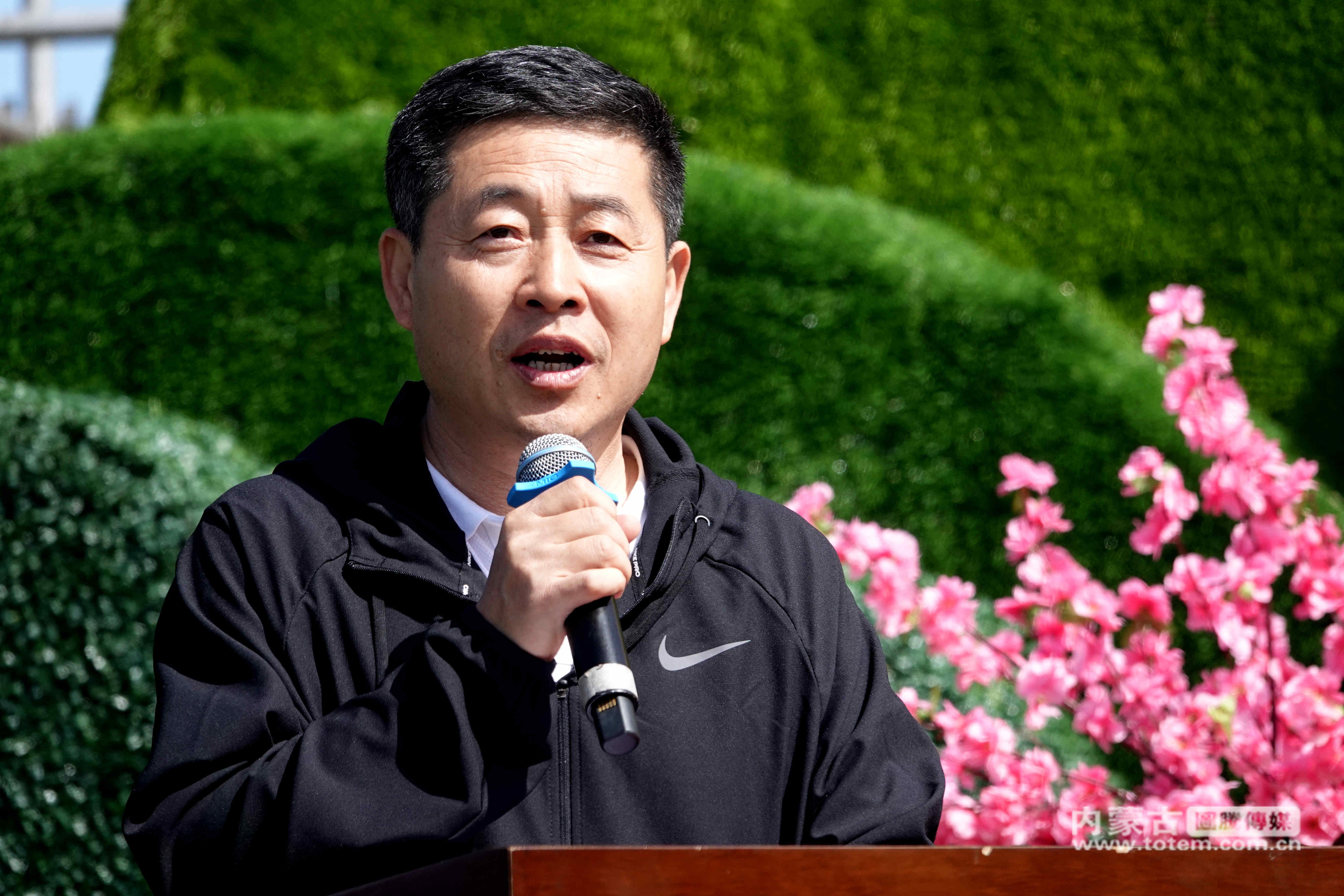 兴安盟行署副盟长孙德敏宣布"杜鹃花开"花季旅游系列活动正式启动.