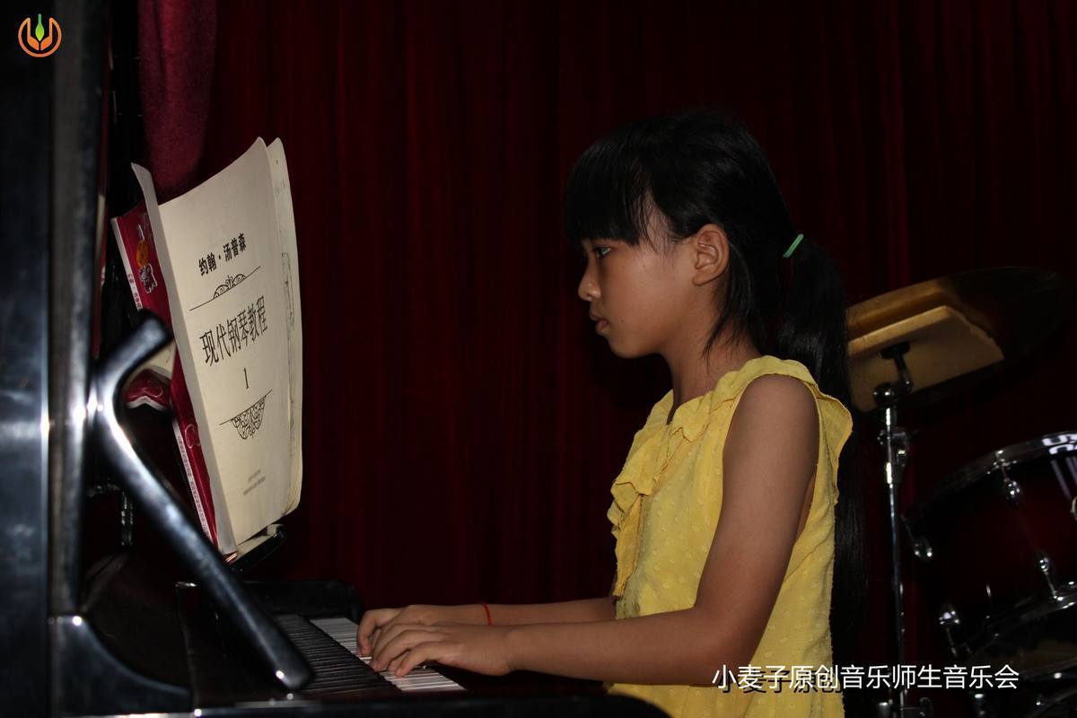 小麦子学员刘子乐,刘子琪演唱歌曲《咖喱咖喱》