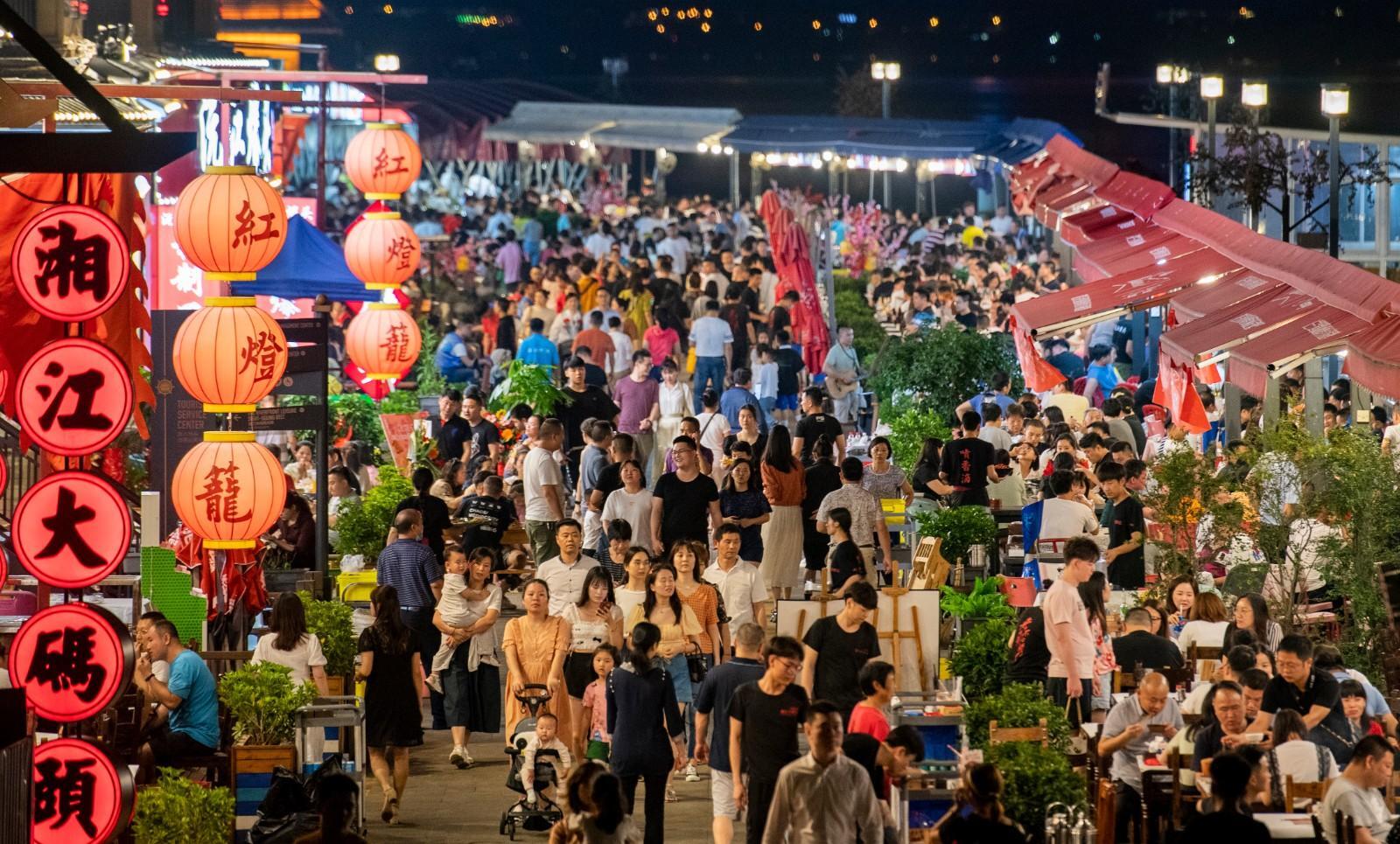 打开凤凰新 大唐不夜城 是星城喧闹的夜市,还是