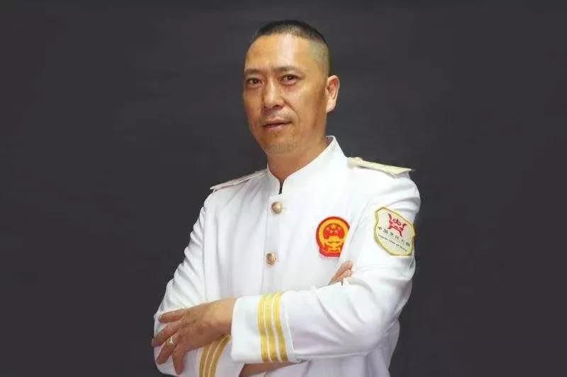 厨里席间话人生—中国注册烹饪大师,滇菜大师吴振右人物成长纪事