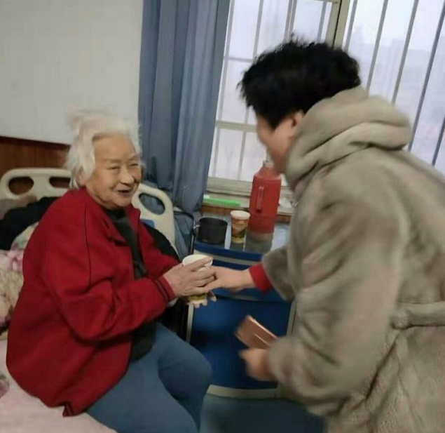 送老人进养老院到底是不是一个好的选择?__凤凰网