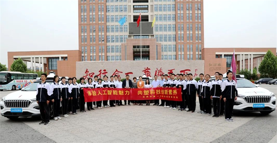 体验人工智能魅力 沧州市开展无人驾驶技术青少年科普活动