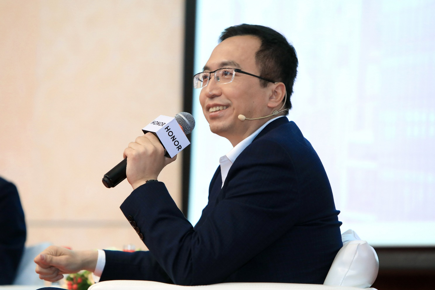 赵明上海交大发表主题演讲暨荣耀首届创意精英挑战赛正式启动