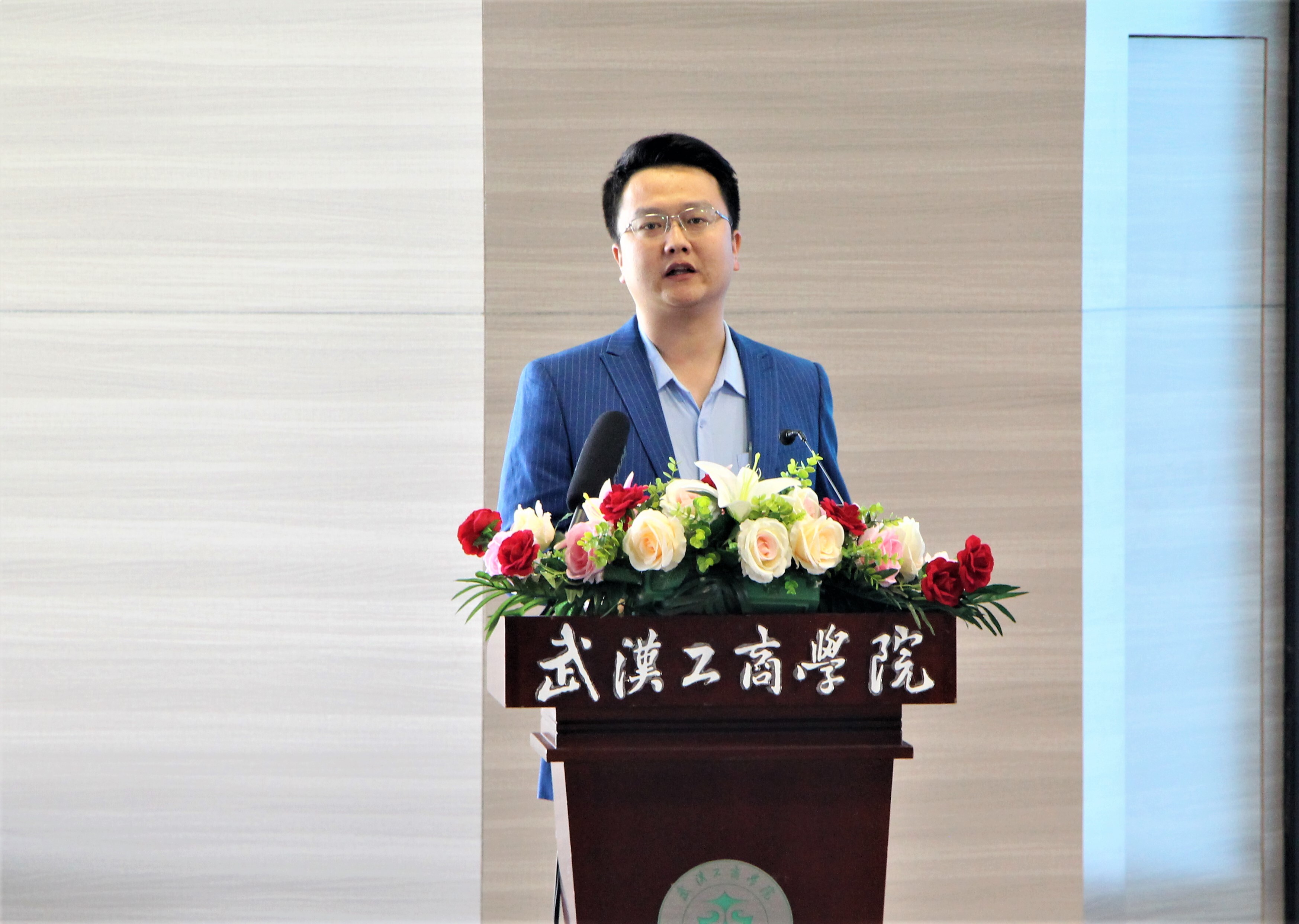 湖北省乡村振兴大学生创业报告会在武汉工商学院举行