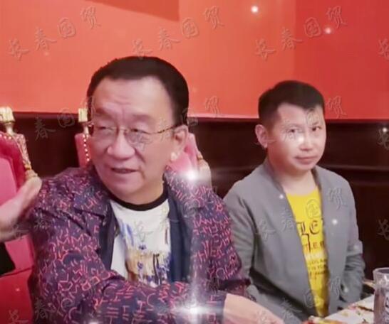 侯耀华与何云伟同框就餐,师徒二人相邻而坐无交流