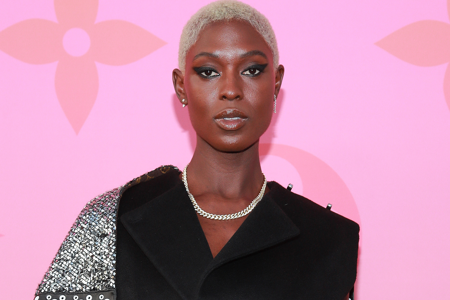 在《魅力英国》五月的封面故事中,黑人女星谈到了她决定扮演亨利八世