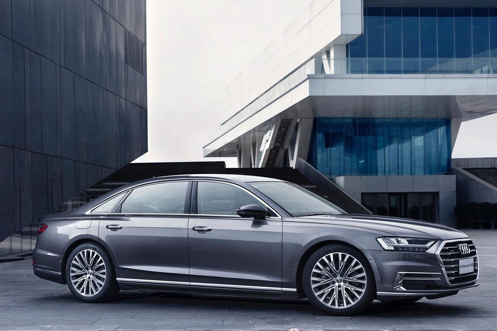 搭4.0T V8引擎，售价基本无优惠，奥迪A8 L 60TFSI 尊贵型！